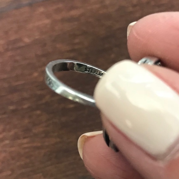 Sterling and onyx ring - Picture 2 of 5